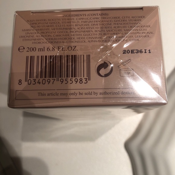 Salvatore Ferragamo Signorina Eleganza body lotion - Picture 2 of 2